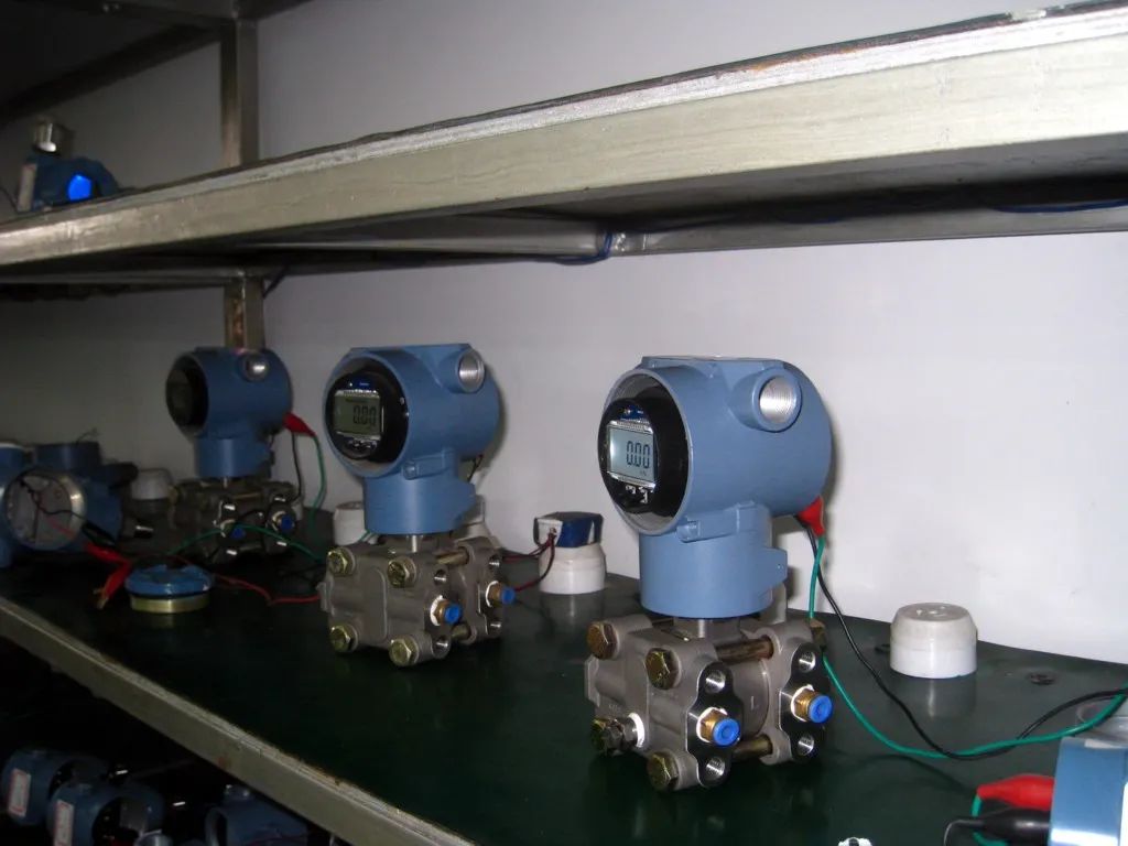 图解压力变送器两线制、三线制、四线制接线方式的图1